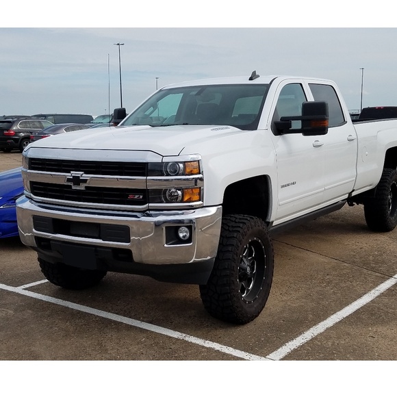 SELLING NEW & PRE-OWNED ATHLETIC GEAR - Picture 10 of 13